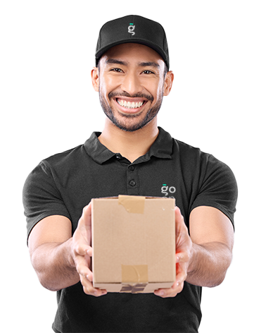 Entregador GoEnvio com caixa